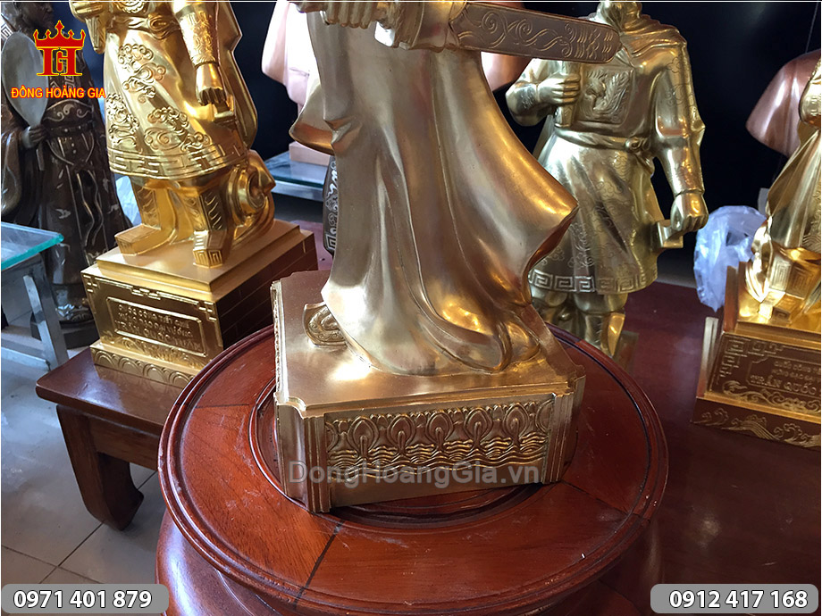 tượng nữ tướng lê chân đồng thau